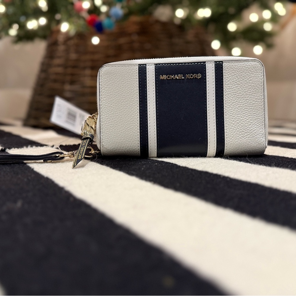 NWT Michael Kors Black and White Wristlet